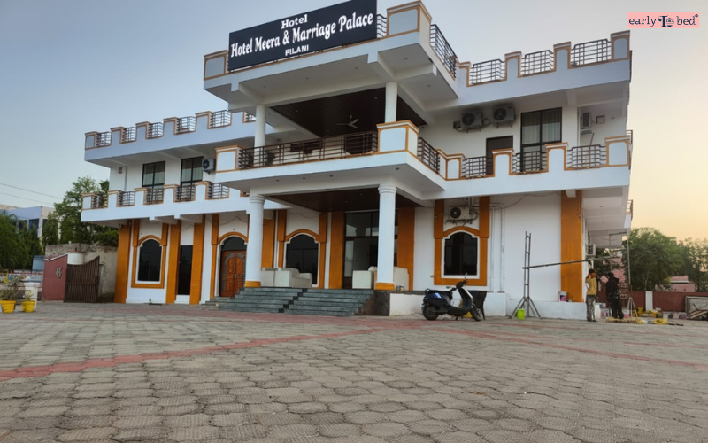 Hotel Meera & Marriage Palace Pilani, Loharu