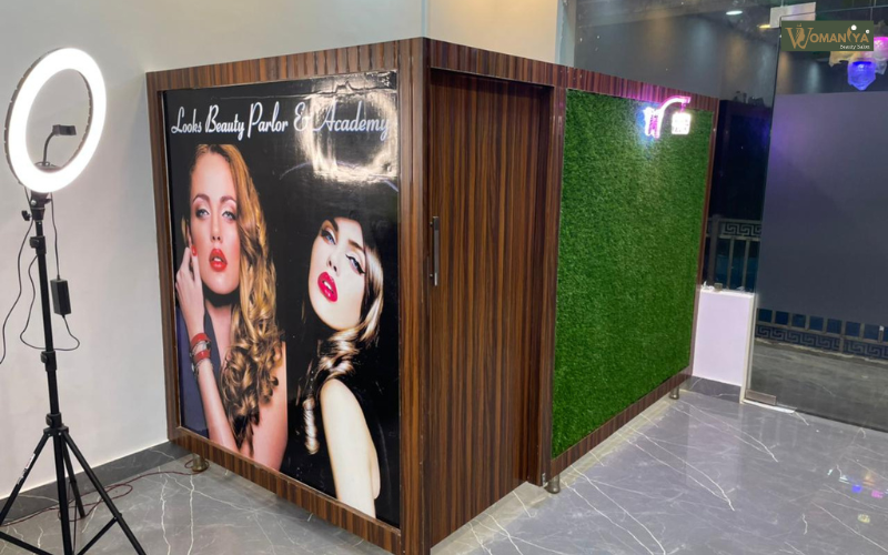 Looks Beauty parlour & academy, Kaimganj