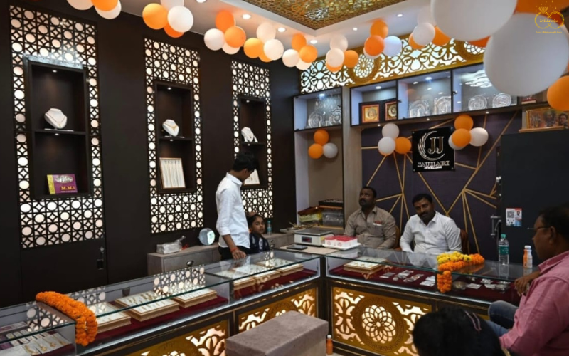Jauhari Jewellers, Mau